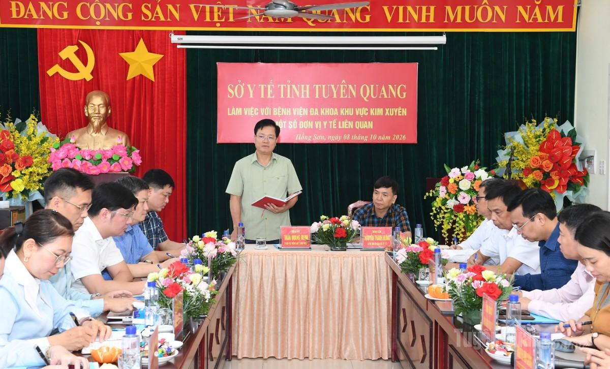 Đồng chí Trưởng ban Tổ chức Tỉnh ủy Trần Quang Minh phát biểu tại buổi làm việc.