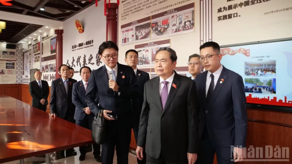 Chủ tịch Quốc hội Trần Thanh Mẫn thăm mô hình lập pháp tiêu biểu ở Thủ đô Bắc Kinh, Trung Quốc