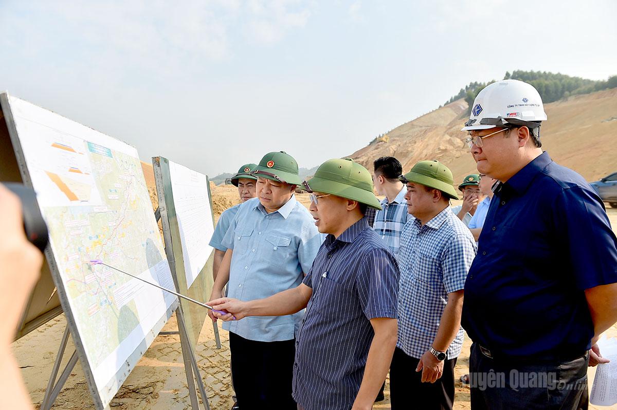 Chủ tịch UBND tỉnh Phan Huy Ngọc kiểm tra, đôn đốc tiến độ các công trình trọng điểm