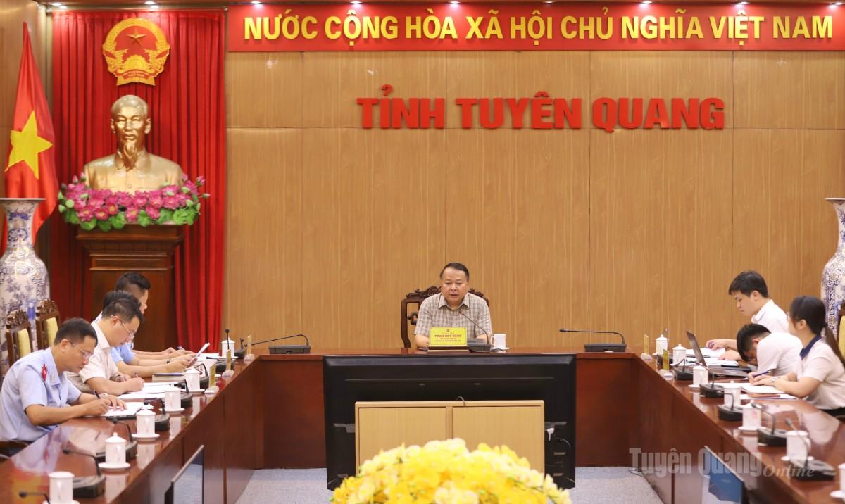 Chủ tịch UBND tỉnh Phan Huy Ngọc chủ trì tiếp công dân.
