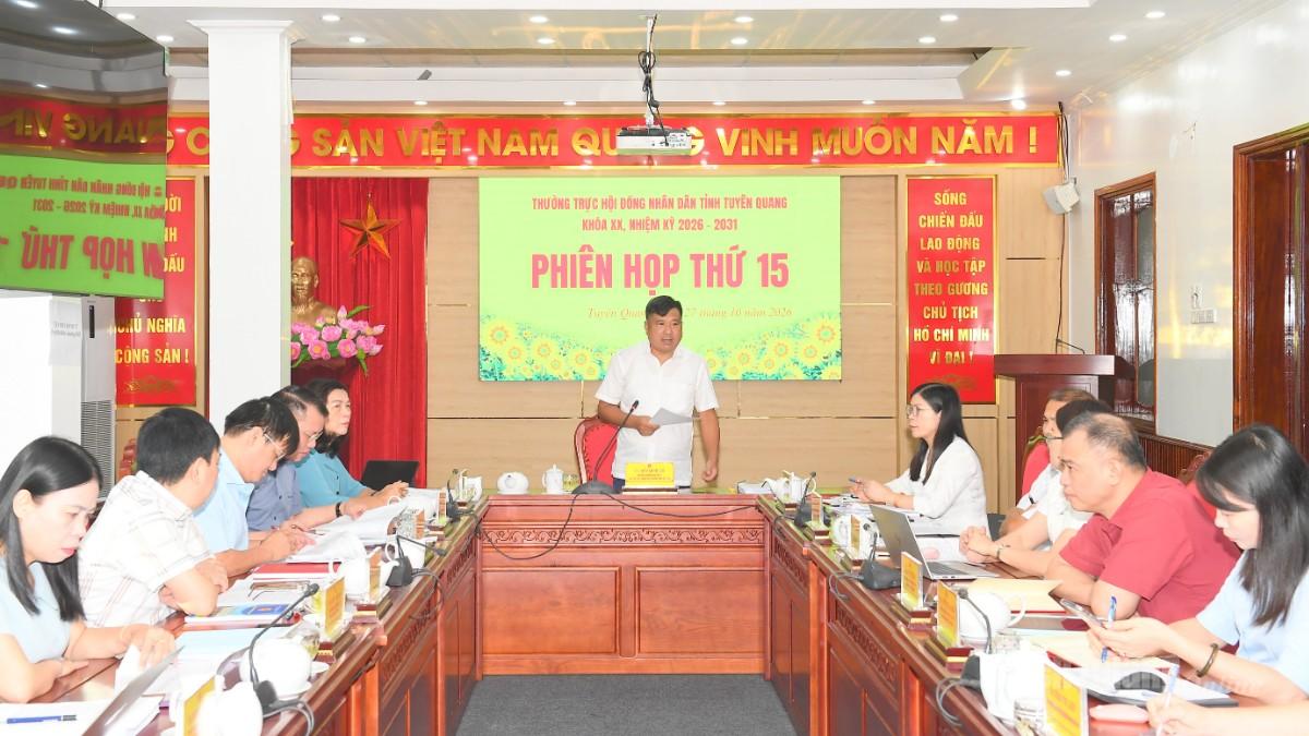 Đồng chí Phó Chủ tịch Thường trực HĐND tỉnh Hầu Minh Lợi chủ trì phiên họp.