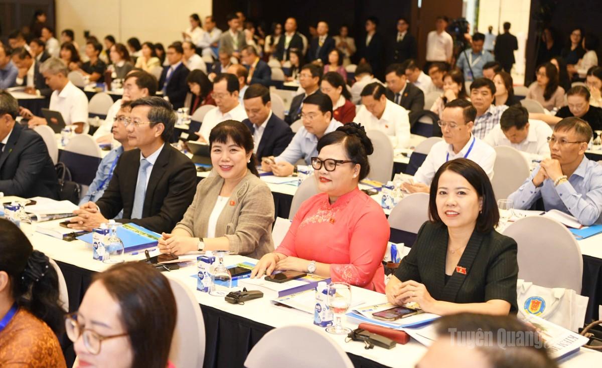 Đồng chí Lý Thị Lan, Ủy viên Ban Thường vụ Tỉnh ủy, Phó Trưởng đoàn ĐBQH chuyên trách tỉnh Tuyên Quang khóa XVI và đại biểu dự hội thảo.