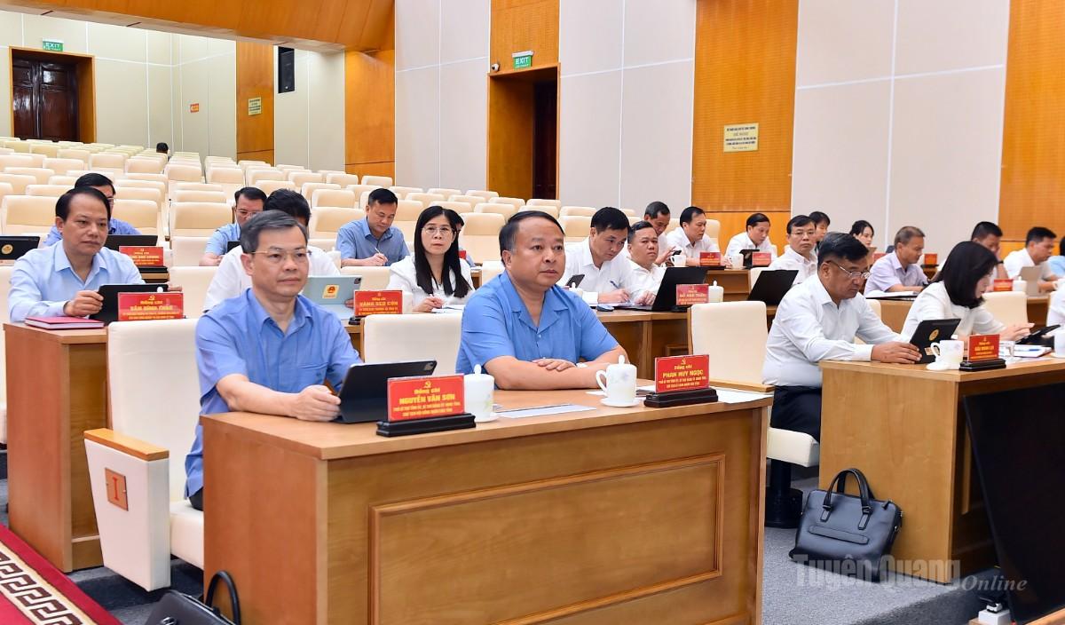 Các đồng chí Thường trực Tỉnh ủy và đại biểu tại hội nghị.