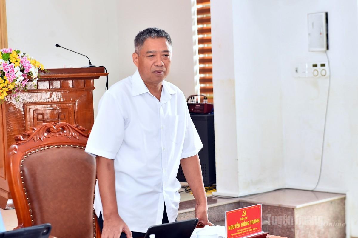 Đồng chí Nguyễn Hồng Trang, Phó Bí thư Thường trực chuyên trách Đảng bộ các cơ quan Đảng tỉnh phát biểu tại hội nghị.