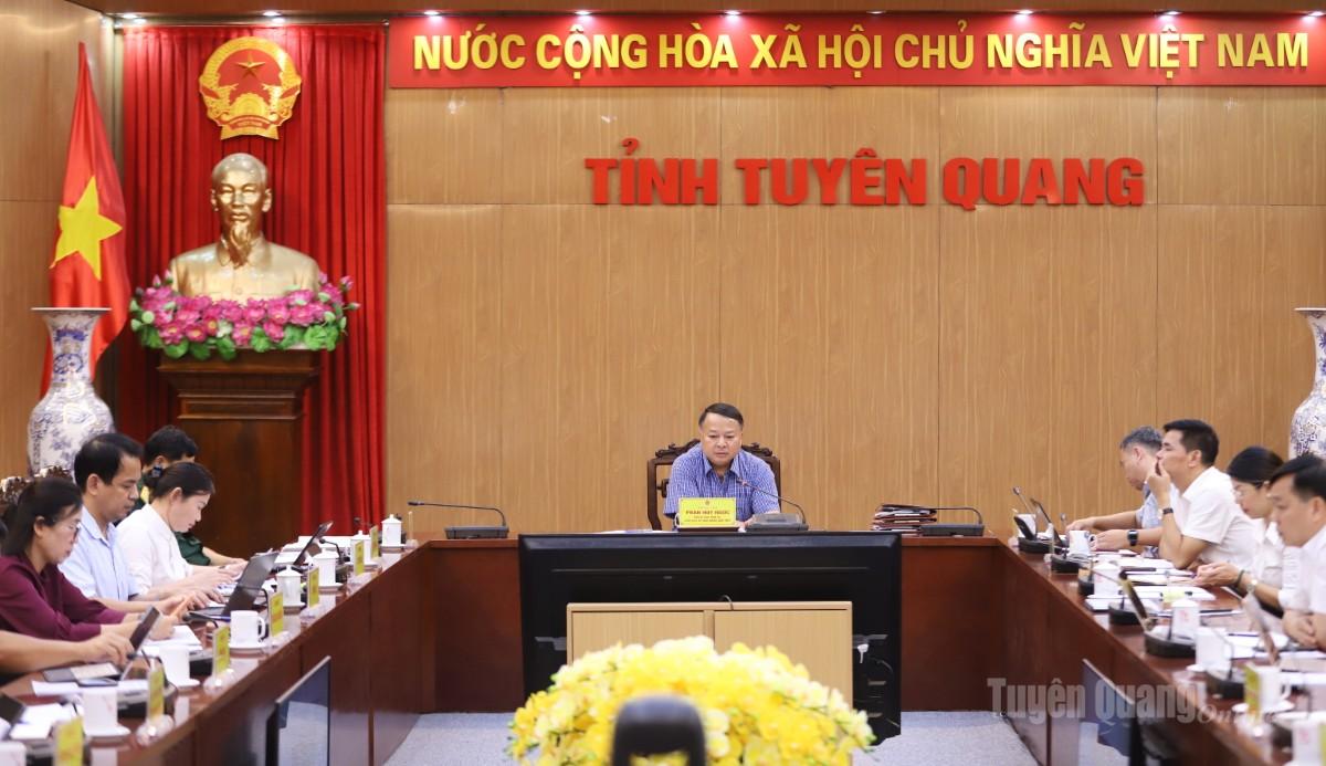 Chủ tịch UBND tỉnh Phan Huy Ngọc chủ trì buổi làm việc.