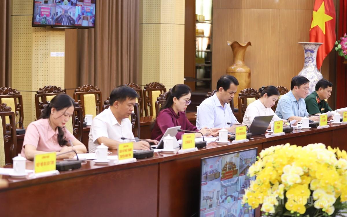 Lãnh đạo các sở, ngành dự buổi làm việc.