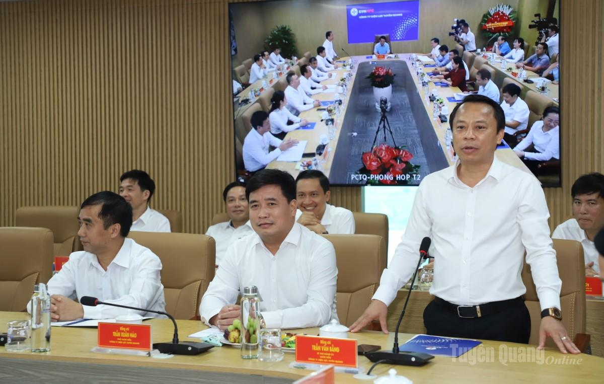 Lãnh đạo Công ty Điện lực Tuyên Quang phát biểu  tại buổi làm việc.