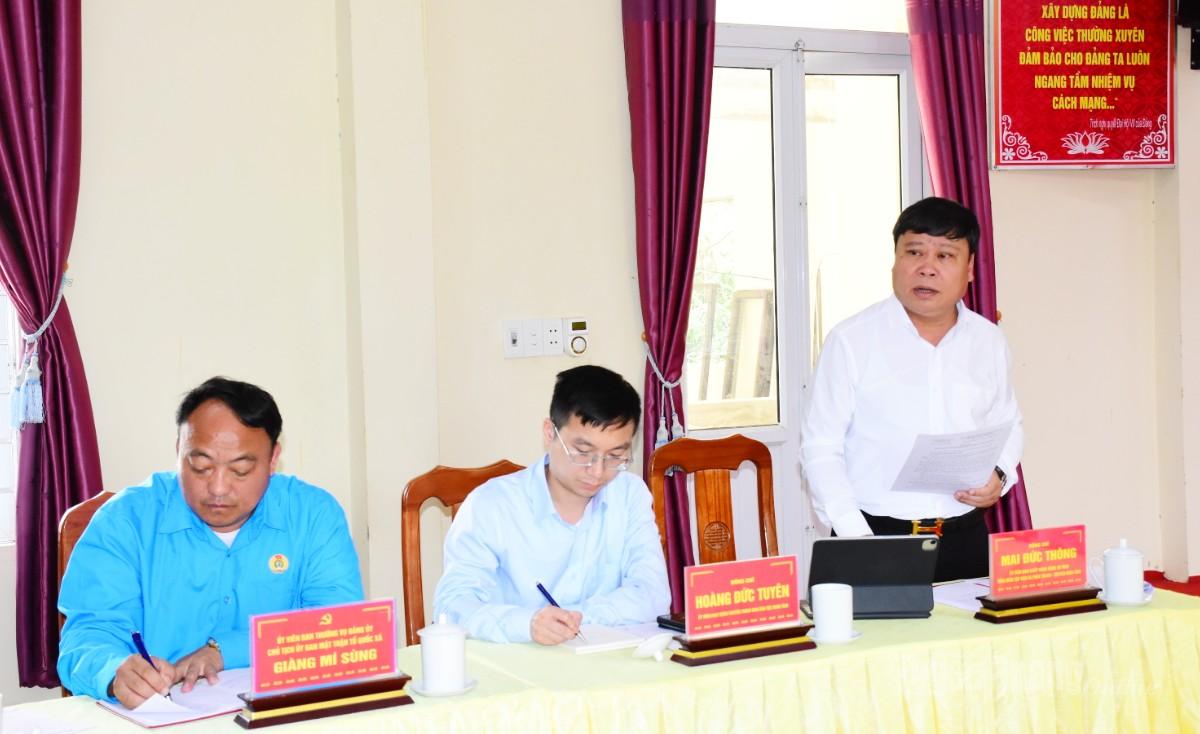 Đồng chí Mai Đức Thông, Ủy viên BCH Đảng bộ tỉnh, Giám đốc Báo và phát thanh, truyền hình Tuyên Quang phát biểu tại buổi làm việc.