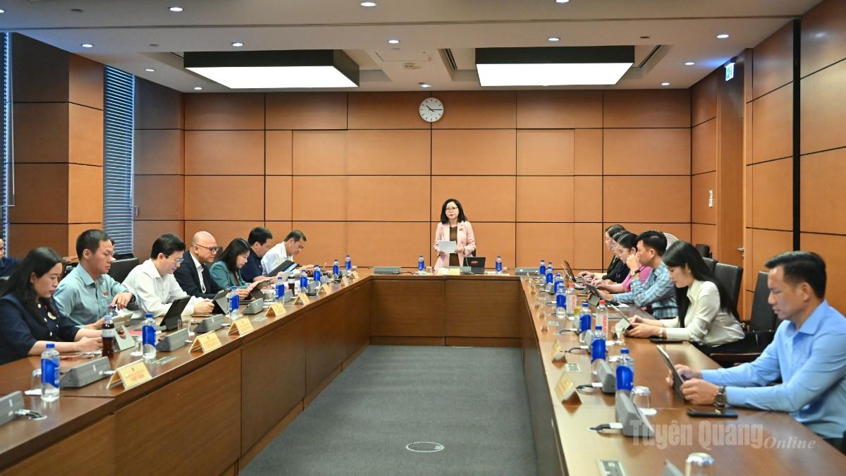 Quang cảnh phiên thảo luận tổ sáng 26-10.