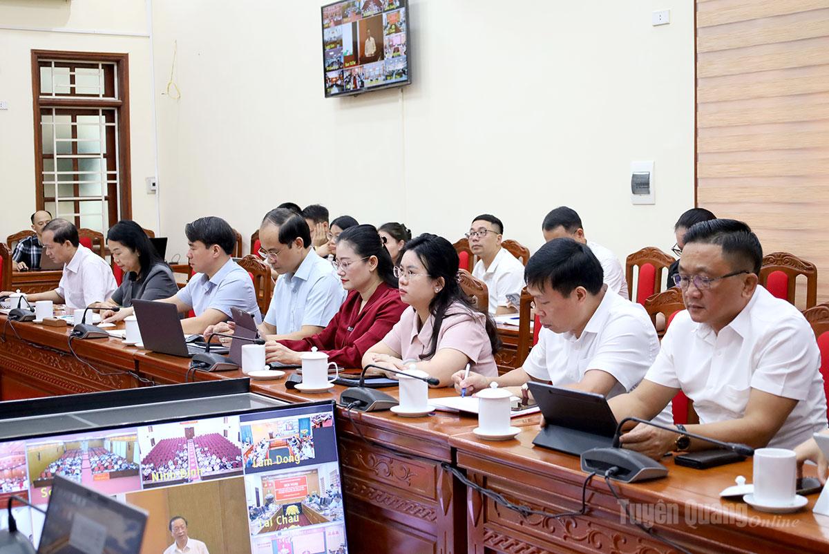 Đại diện lãnh đạo các cơ quan, sở, ngành dự hội nghị.