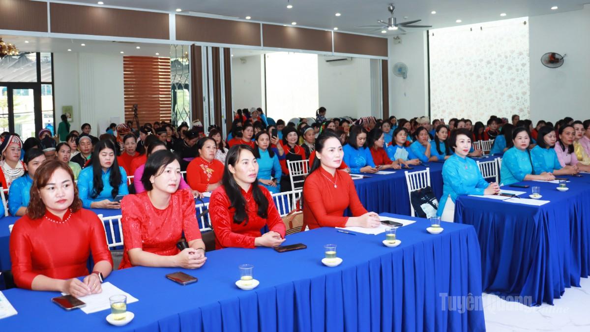 Các đại biểu dự hội nghị.