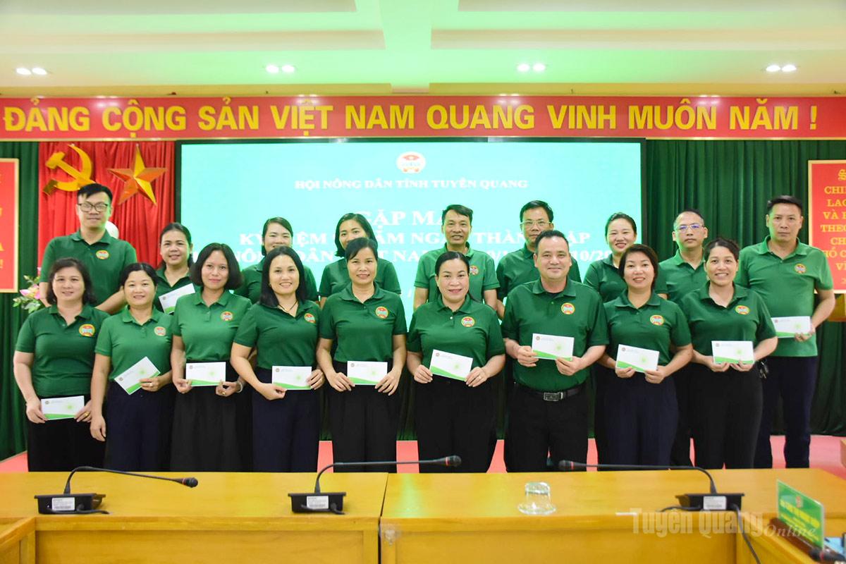 Hội Nông dân tỉnh tổ chức gặp mặt, ôn truyền thống Hội Nông dân Việt Nam nhân kỷ niệm 96 năm ngày thành lập.
