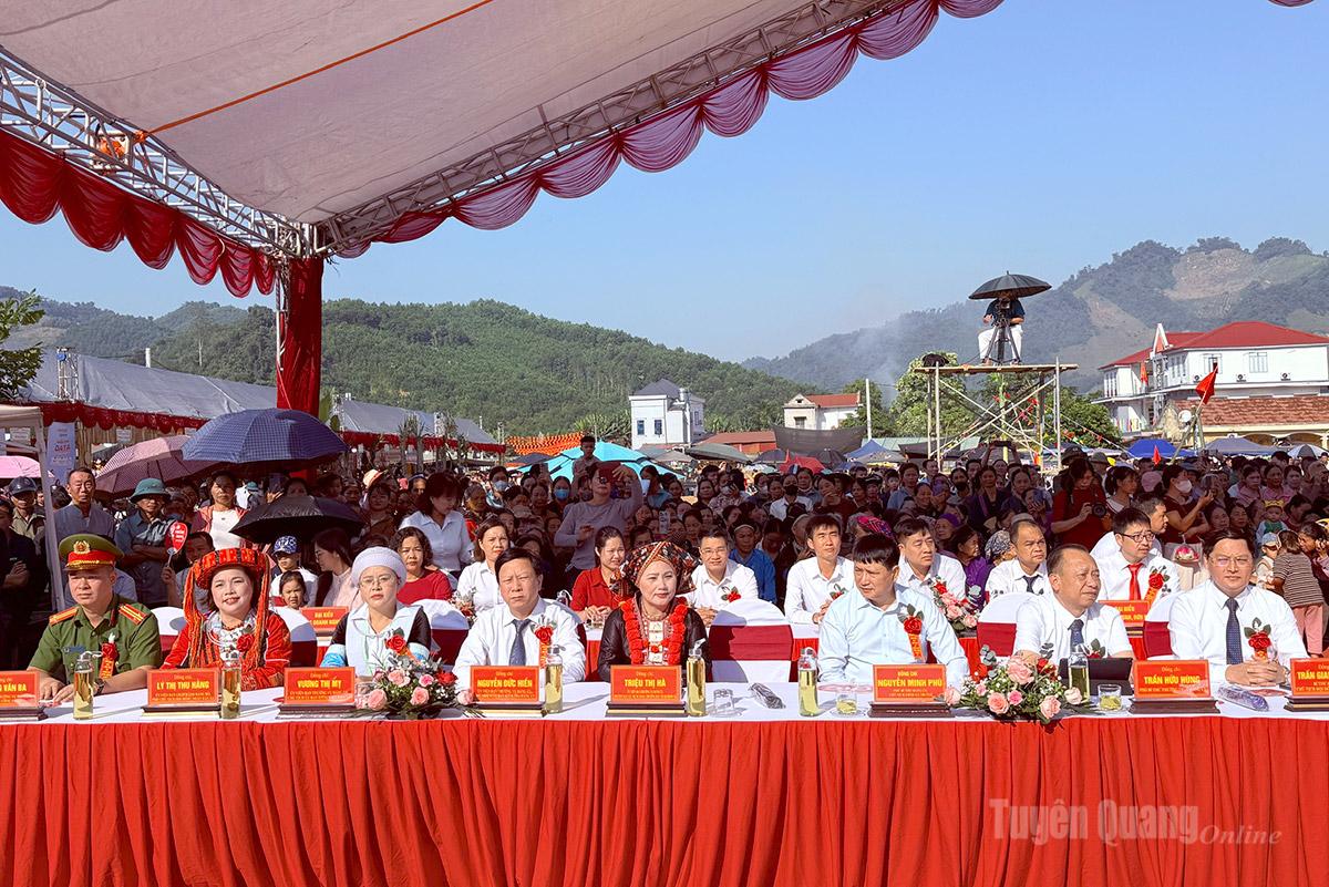 Lãnh đạo xã Hùng Lợi tham dự Ngày hội.