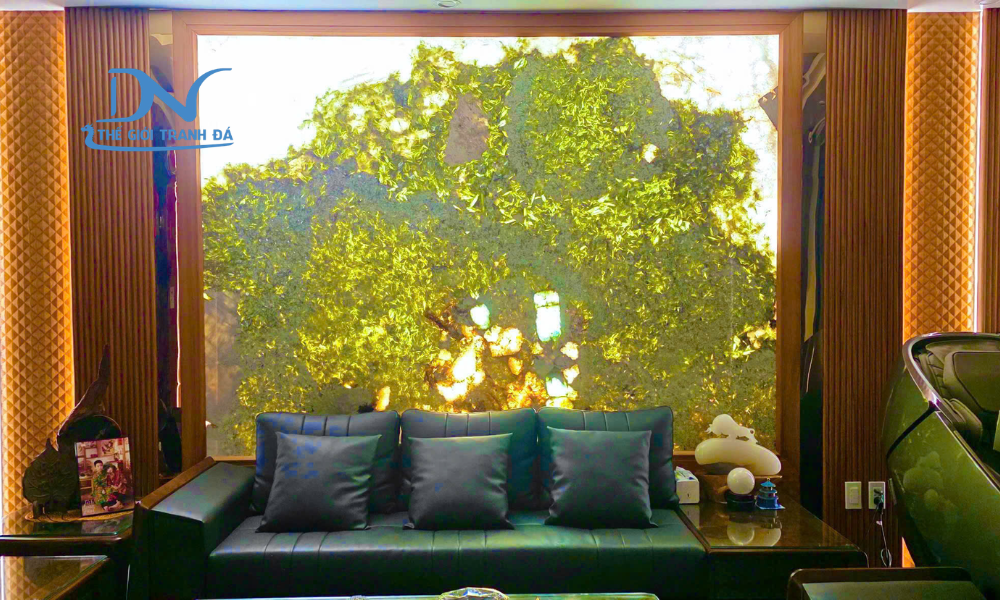 Thế Giới Tranh Đá thi công tranh đá xuyên sáng tự nhiên ốp vách sofa phòng khách với hệ thống đèn LED cao cấp