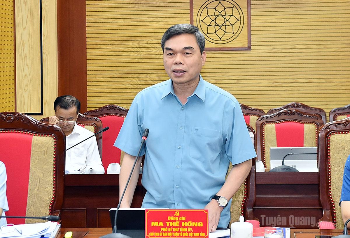 Đồng chí Ma Thế Hồng, Phó Bí thư Tỉnh ủy, Chủ tịch Ủy ban MTTQ tỉnh phát biểu ý kiến tại hội nghị.
