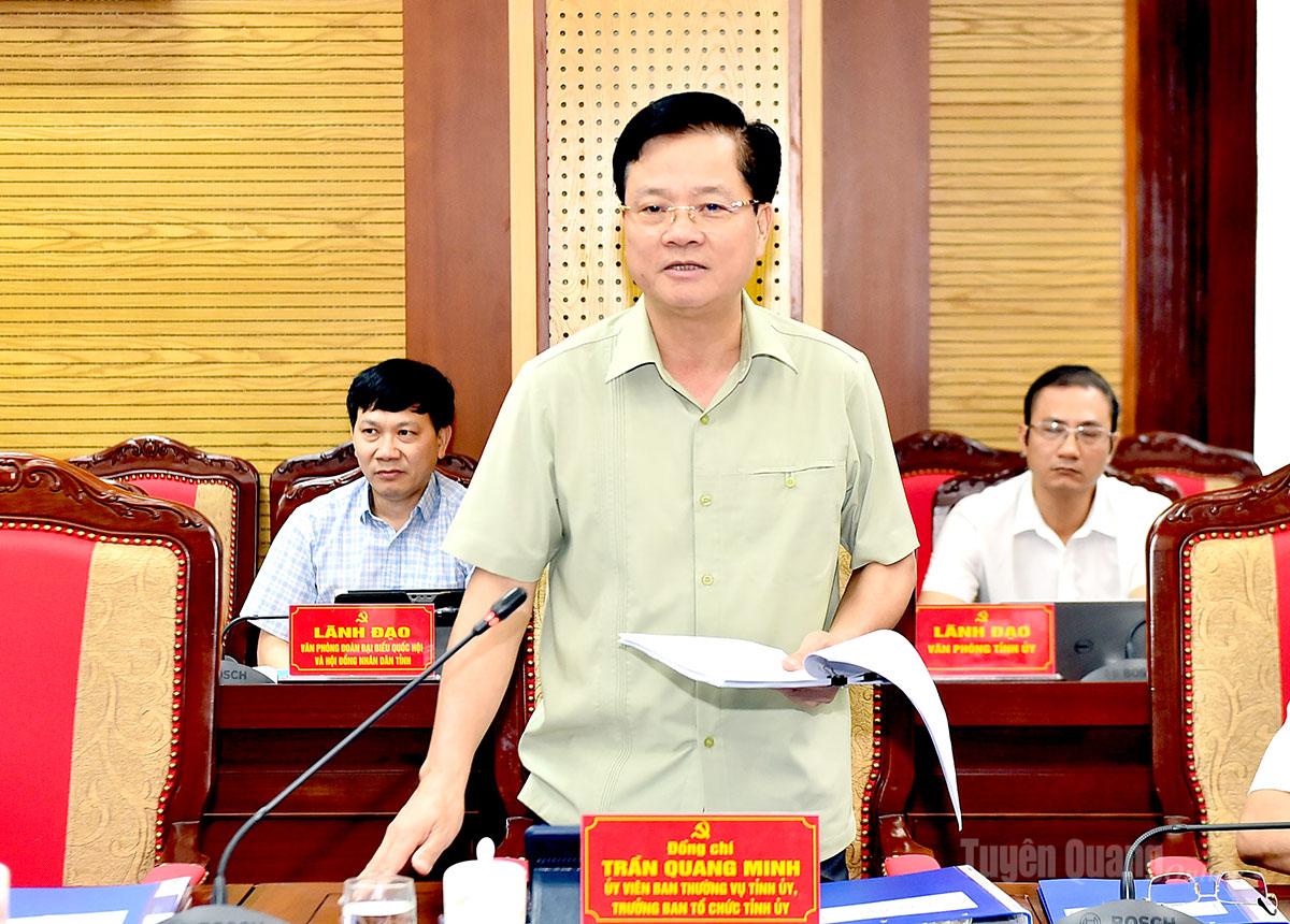 Đồng chí Trần Quang Minh, Trưởng Ban Tổ chức Tỉnh ủy phát biểu tại hội nghị.