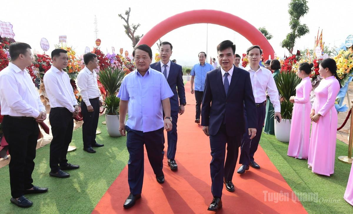 Đồng chí Bí thư Tỉnh ủy Hầu A Lềnh tới dự Lễ khởi công Bến xe khách Tuyên Quang.