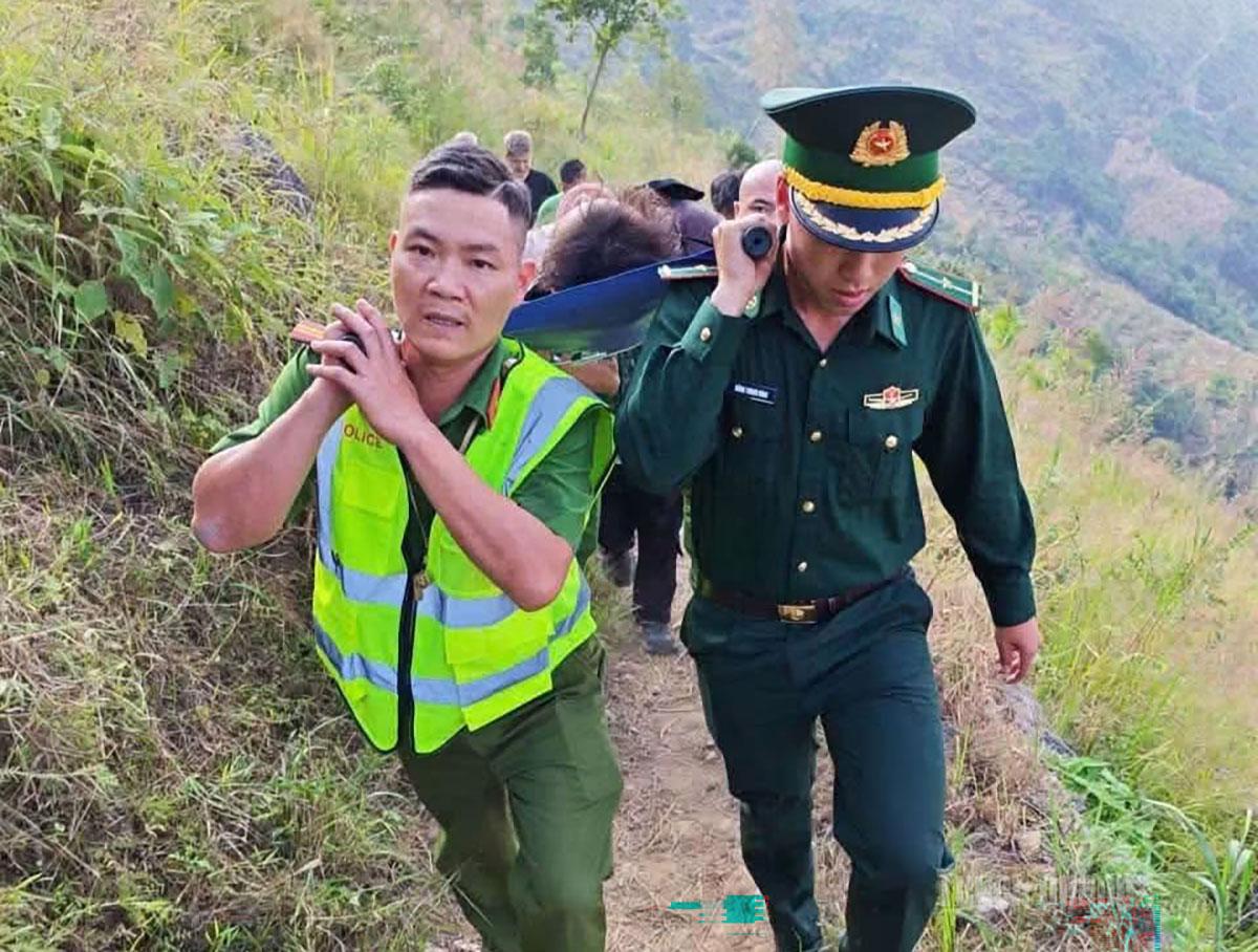 Kịp thời hỗ trợ du kh&aacute;ch gặp nạn tại điểm Cực Bắc