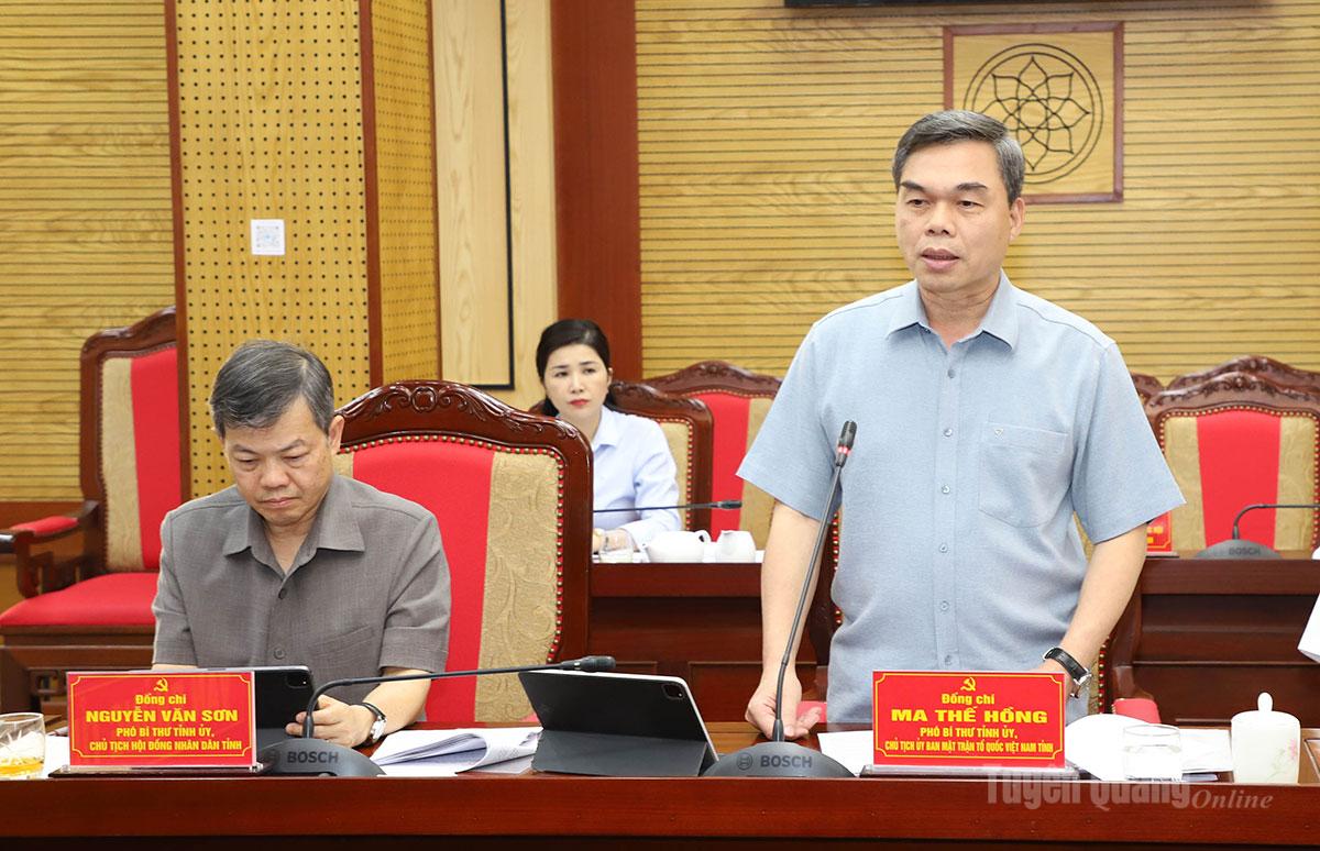 Phó Bí thư Tỉnh ủy, Chủ tịch Ủy ban MTTQ tỉnh Ma Thế Hồng phát biểu phát biểu tại phiên họp.