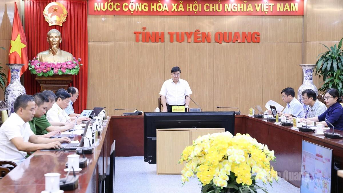 Đồng chí Hoàng Gia Long, Ủy viên Ban Thường vụ Tỉnh ủy, Phó Chủ tịch UBND tỉnh chủ trì hội nghị.