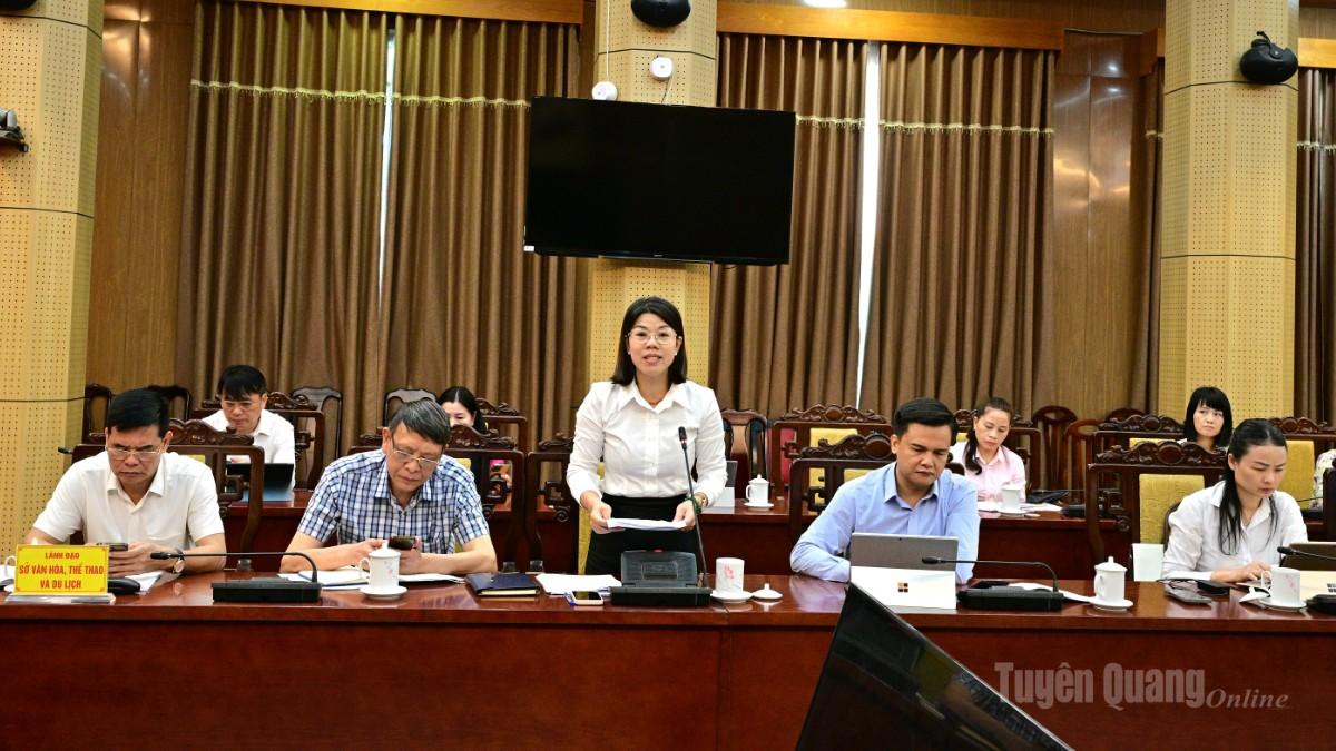 Lãnh đạo Sở Văn hóa, Thể thao và Du lịch tỉnh báo cáo kết quả.