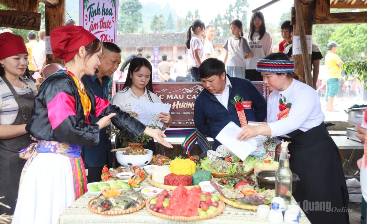 Thi ẩm thực giữa các thôn trên địa bàn xã Lũng Phìn.