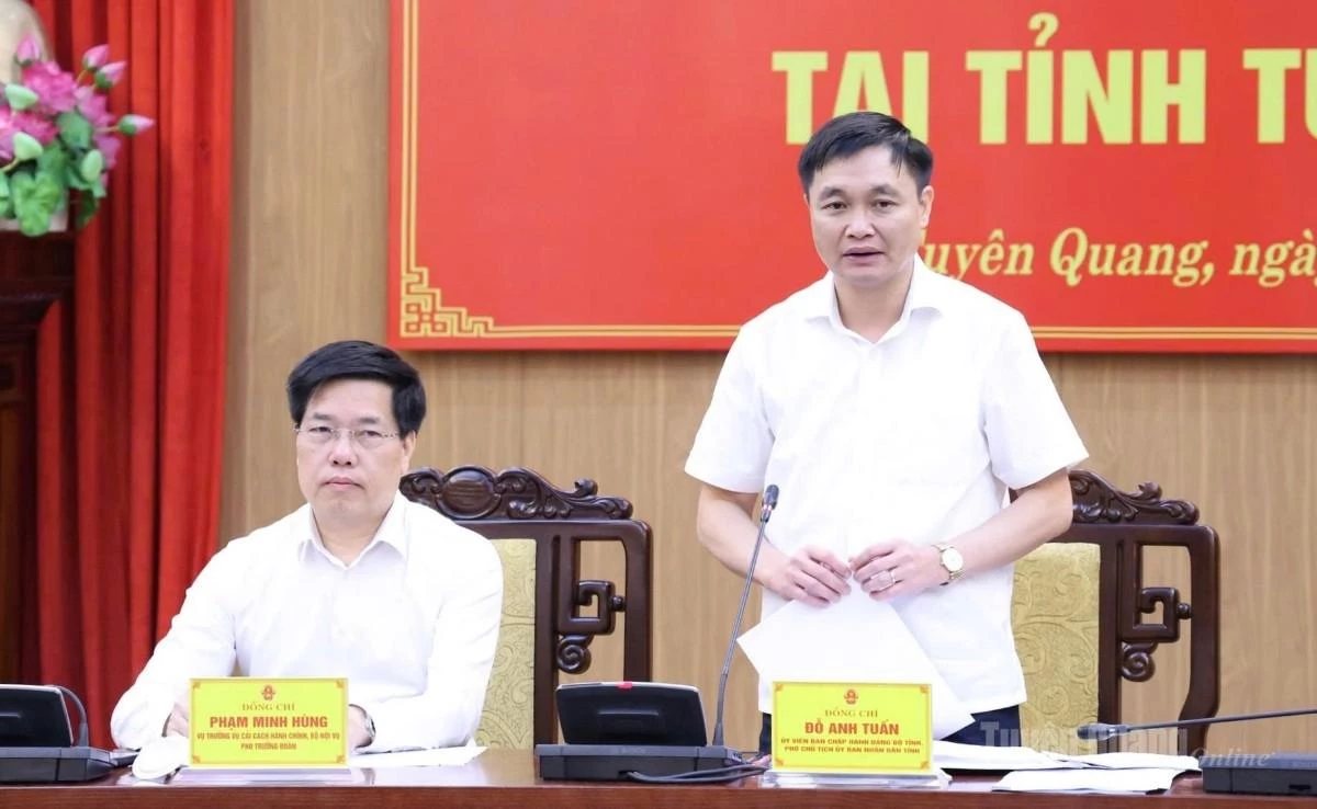 Đồng chí Đỗ Anh Tuấn, Ủy viên Ban Chấp hành Đảng bộ tỉnh, Phó Chủ tịch UBND tỉnh phát biểu tiếp thu ý kiến của Đoàn công tác.