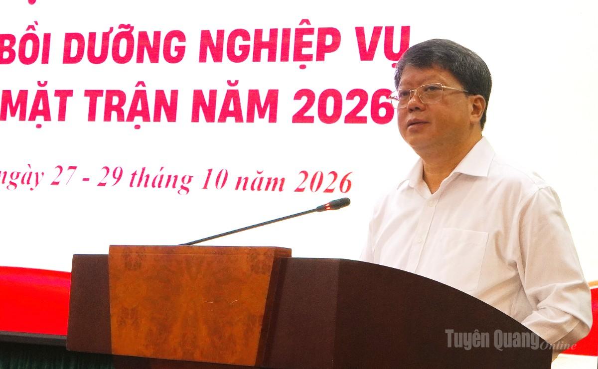 Đồng chí Hà Trung Kiên, Ủy viên Ban Thường vụ Tỉnh ủy, Phó Chủ tịch Thường trực Ủy ban MTTQ Việt Nam tỉnh phát biểu tại hội nghị.