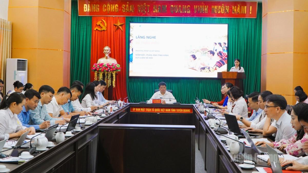 Các đại biểu tham gia tập huấn chuyên đề về phương pháp, kỹ năng nắm bắt và phản ánh tình hình dư luận xã hội.
