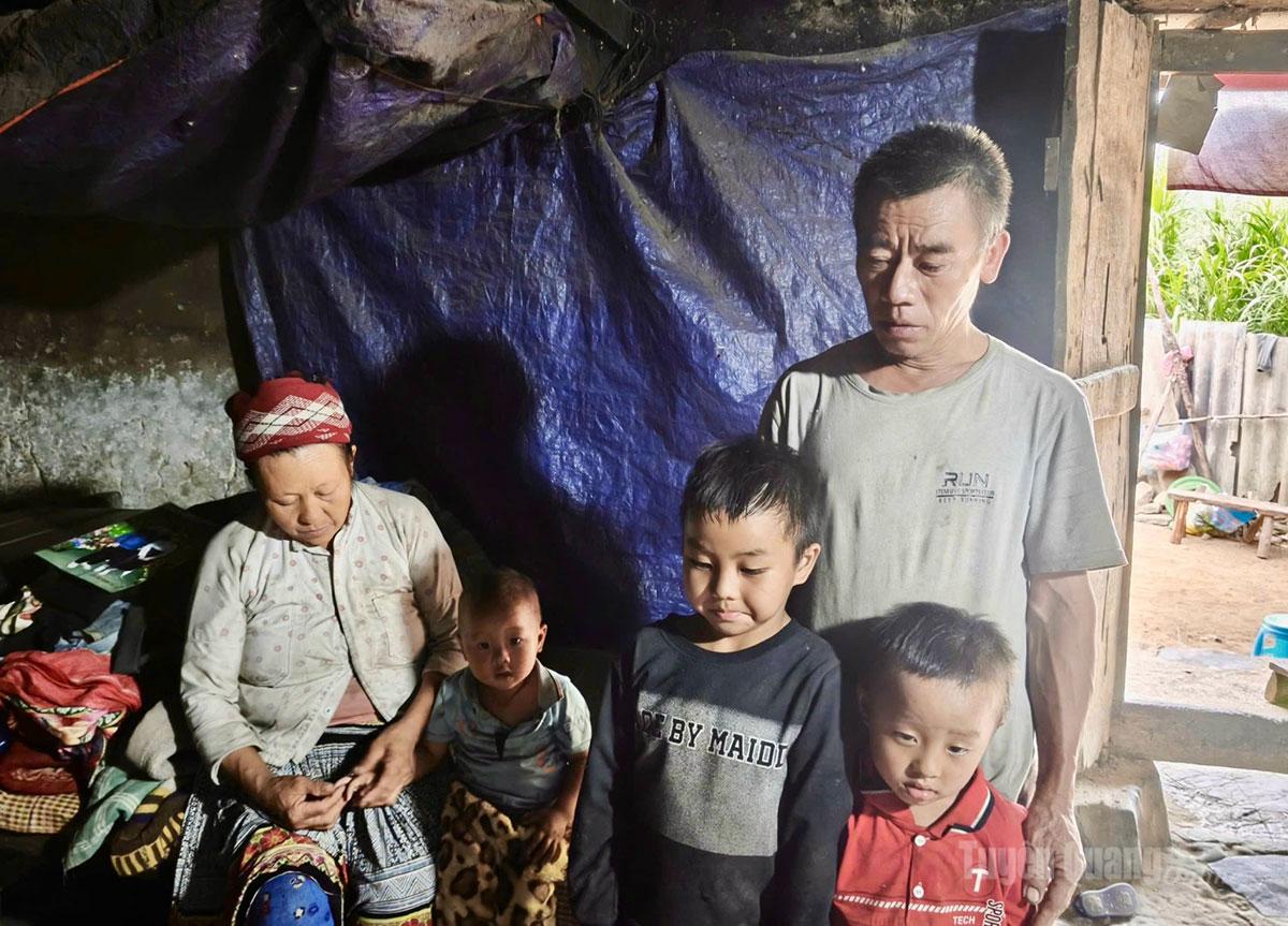 Các cháu Cháng Bảo Lâm, Cháng Minh Dương, Cháng An Duy thôn Há Lìa, xã Thắng Mố được ông bà nội chăm sóc.