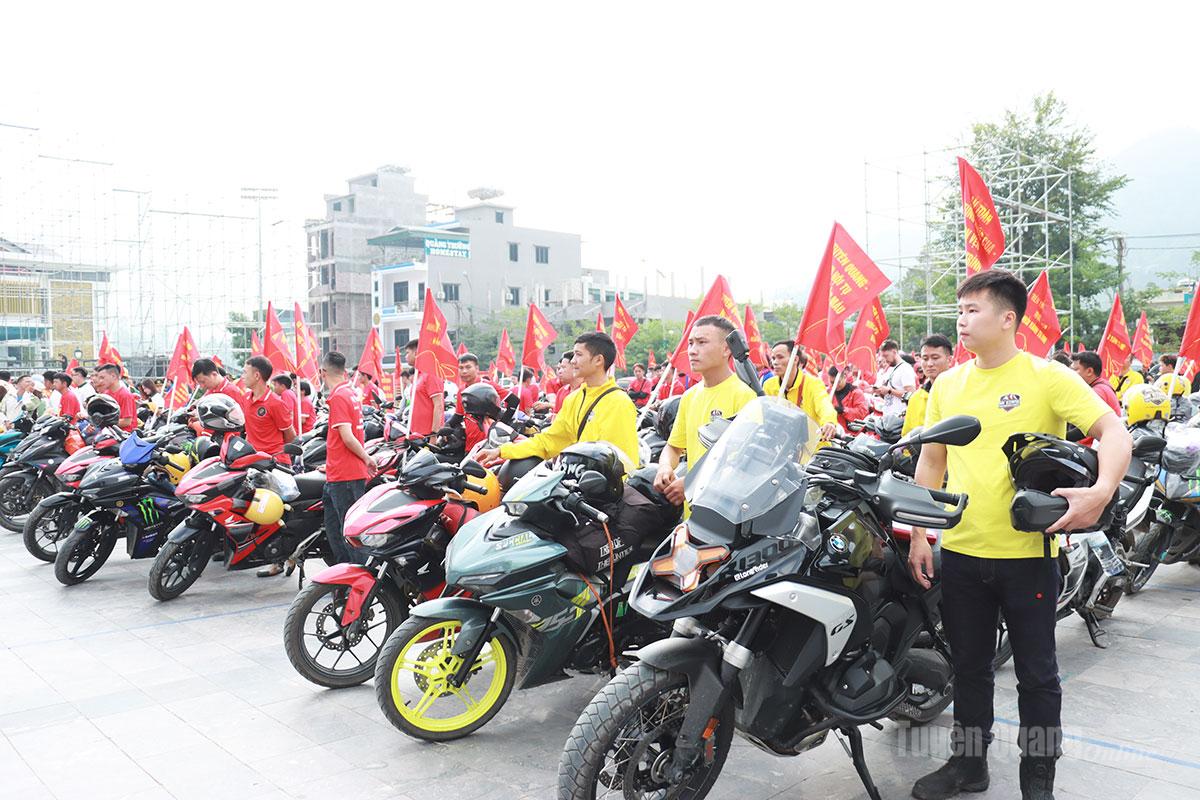 Thành viên các câu lạc bộ, đơn vị lữ hành tham gia chương trình Roadshow.