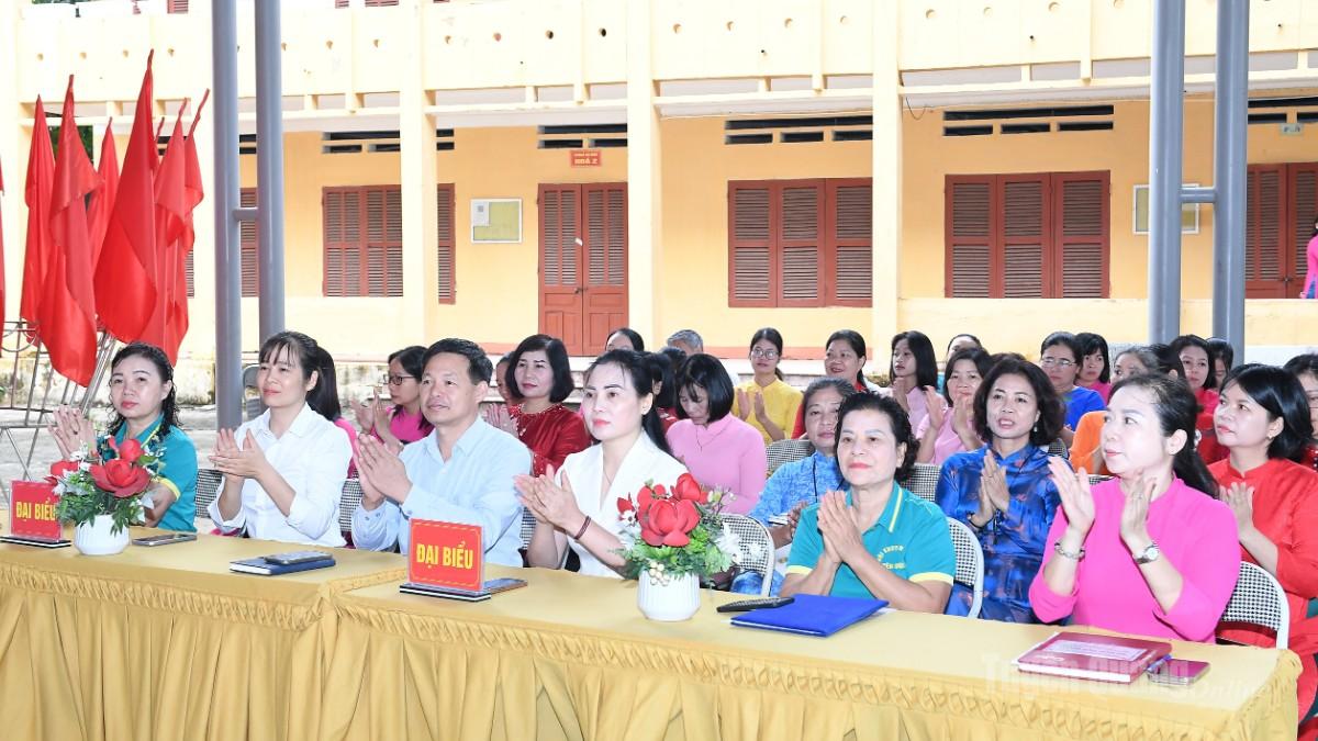 Các đại biểu dự lễ phát động hưởng ứng Tuần lễ học tập suốt đời.