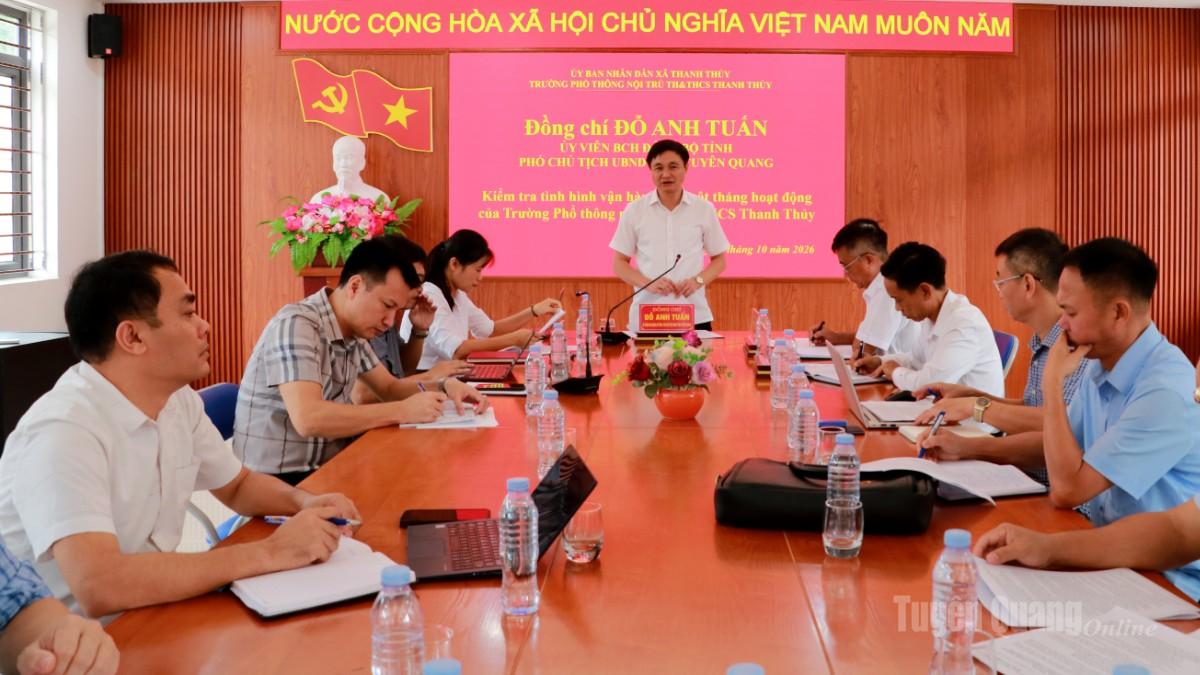 Phó Chủ tịch UBND tỉnh Đỗ Anh Tuấn phát biểu kết luận buổi làm việc.