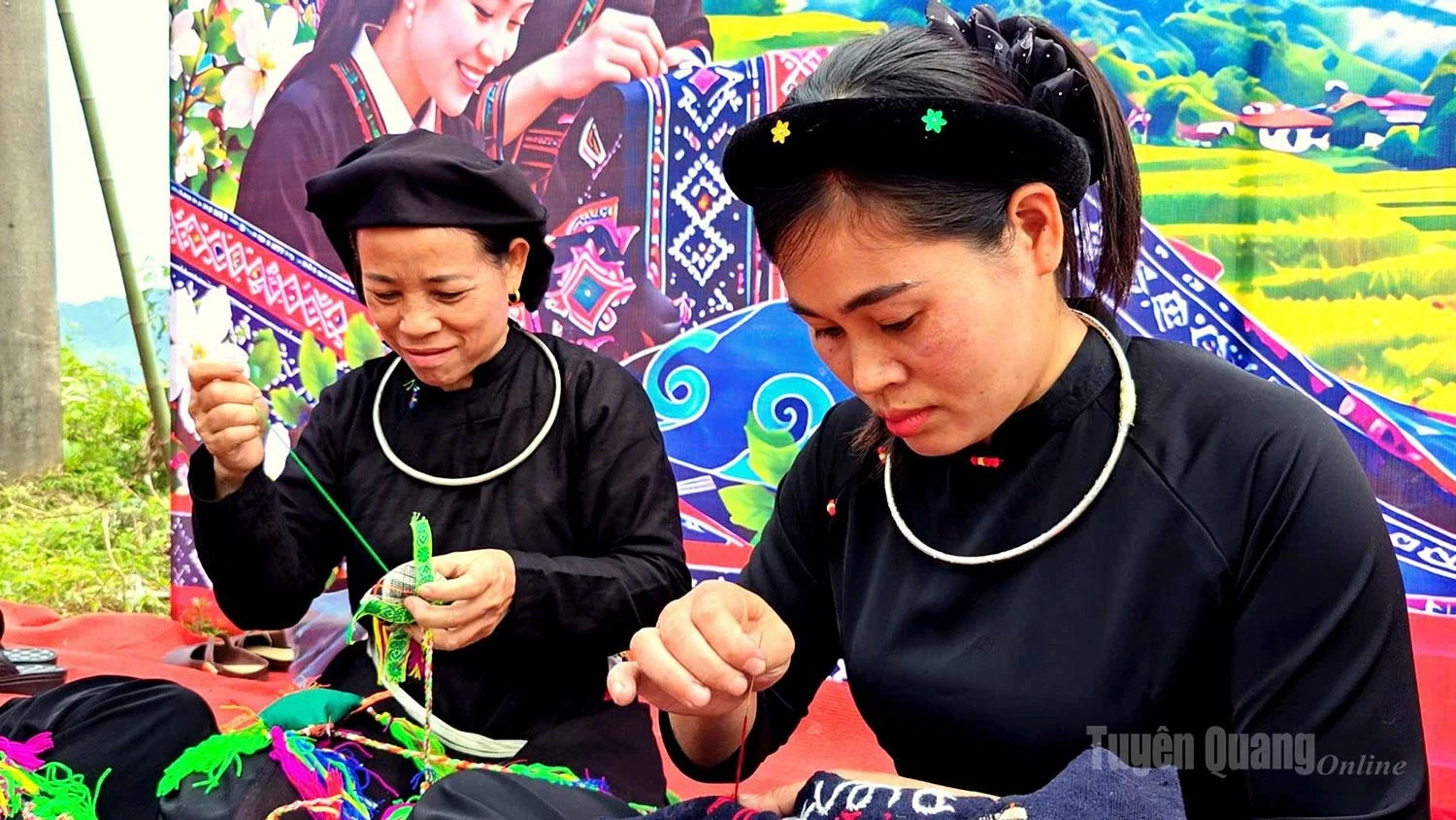 Tay women in Hong Thai Commune are also highly skilled in every stitch.