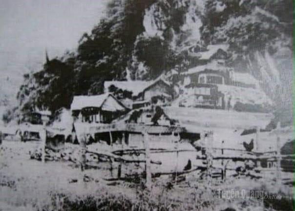 Ban đầu, nơi đây là một căn cứ đơn sơ, tận dụng địa thế kín đáo dọc theo sườn núi đá để làm nơi chỉ huy, tập kết quân đội lên điểm cao: 1509, 772, 685…, cứu chữa thương binh, vận chuyển tử sĩ và bảo đảm hậu cần cho bộ đội chiến đấu ở tuyến trước. Ảnh: CCB Phạm Ngọc An, phường Hà Giang 1 cung cấp.