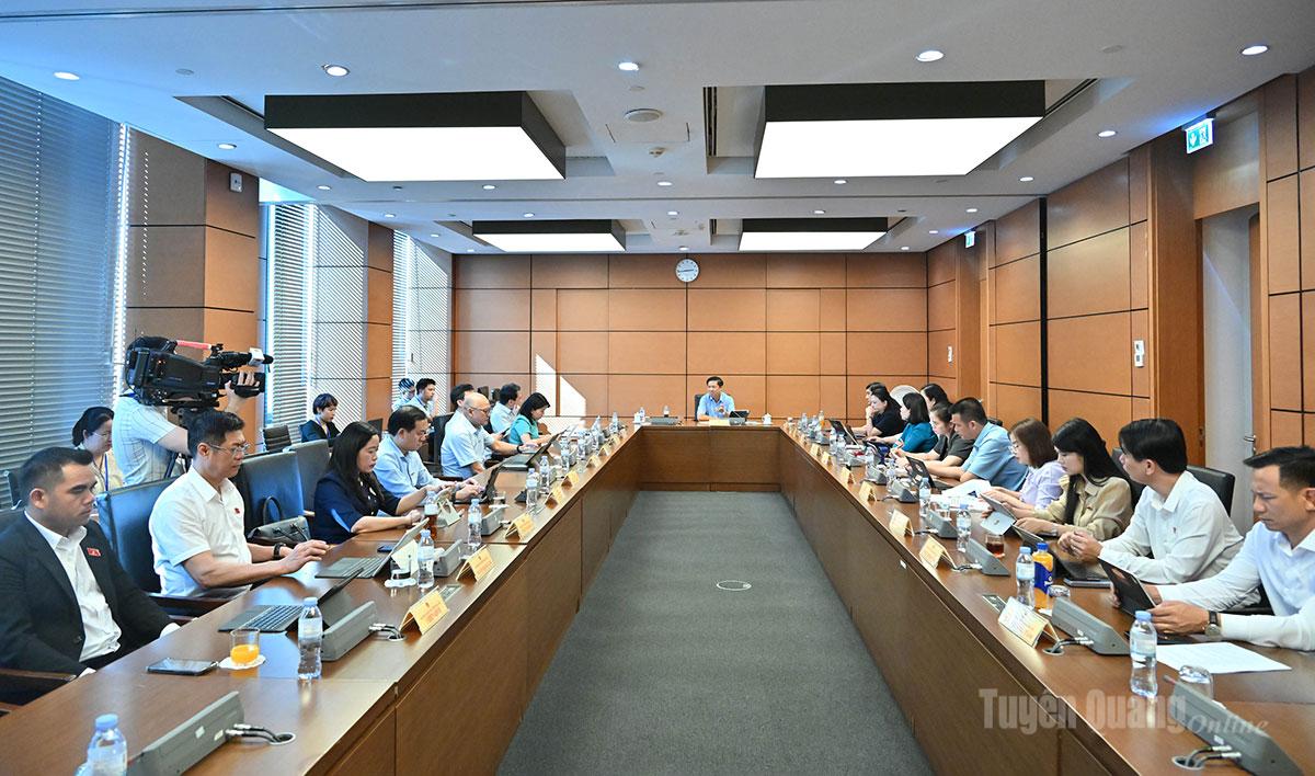 Toàn cảnh phiên họp chiều 20-10.