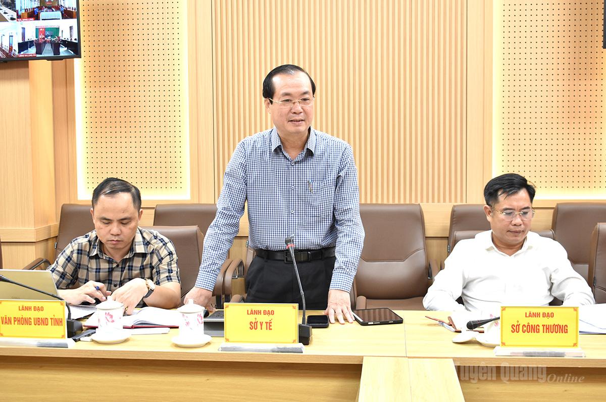 Lãnh đạo Sở Y tế phát biểu tại cuộc họp.