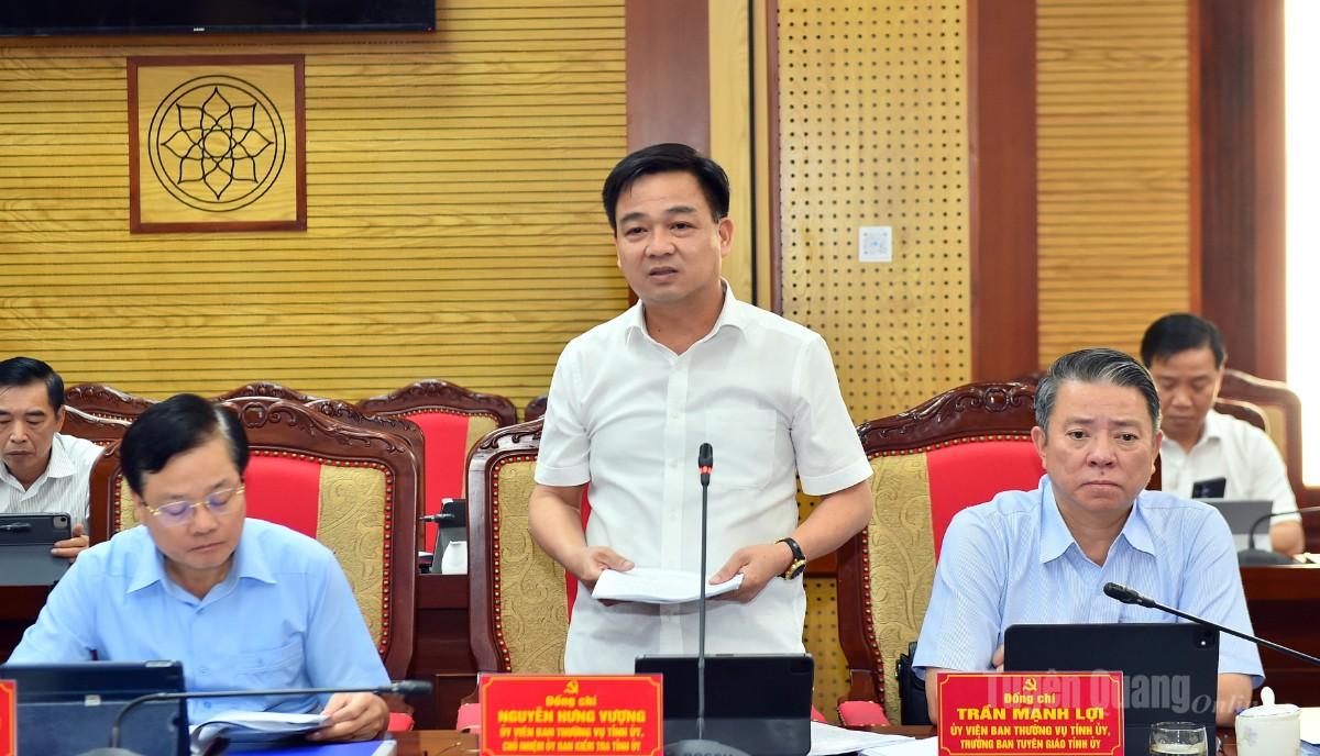 Đồng chí Chủ nhiệm Ủy ban Kiểm tra Tỉnh ủy Nguyễn Hưng Vượng phát biểu ý kiến.