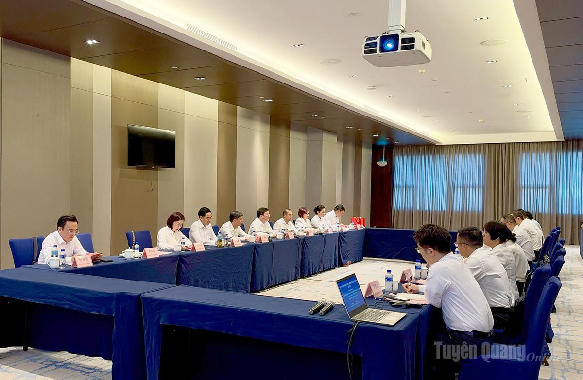 Buổi hội đàm giữa Đoàn đại biểu của Sở Công Thương tỉnh Tuyên Quang với Đoàn đại biểu Cục Thương vụ thành phố Bách Sắc, Khu tự trị dân tộc Choang Quảng Tây.