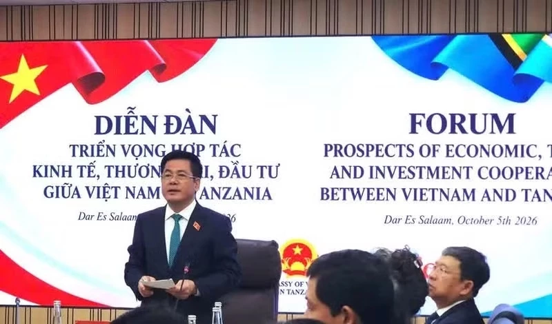 Vice President of the Vietnamese National Assembly Nguyen Hong Dien speaks at the forum. (Photo: Vietnam Trade Promotion Agency)
