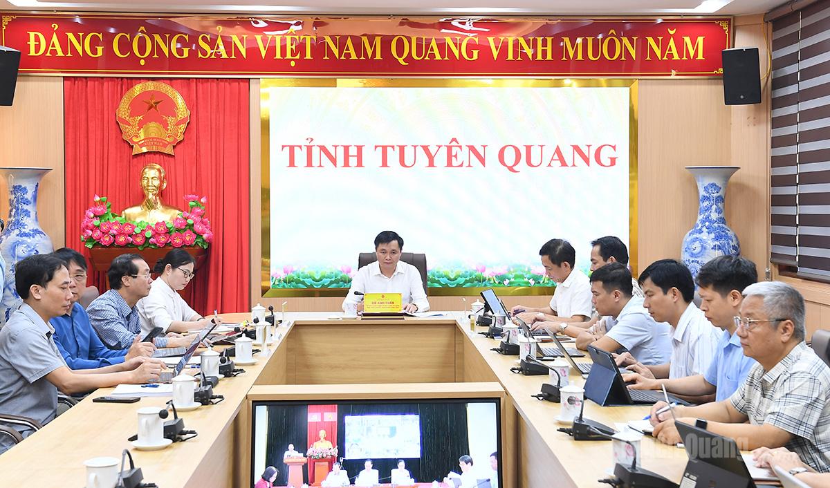 Đồng chí Phó Chủ tịch UBND tỉnh Đỗ Anh Tuấn và các đại biểu dự hội nghị tại điểm cầu tỉnh Tuyên Quang.