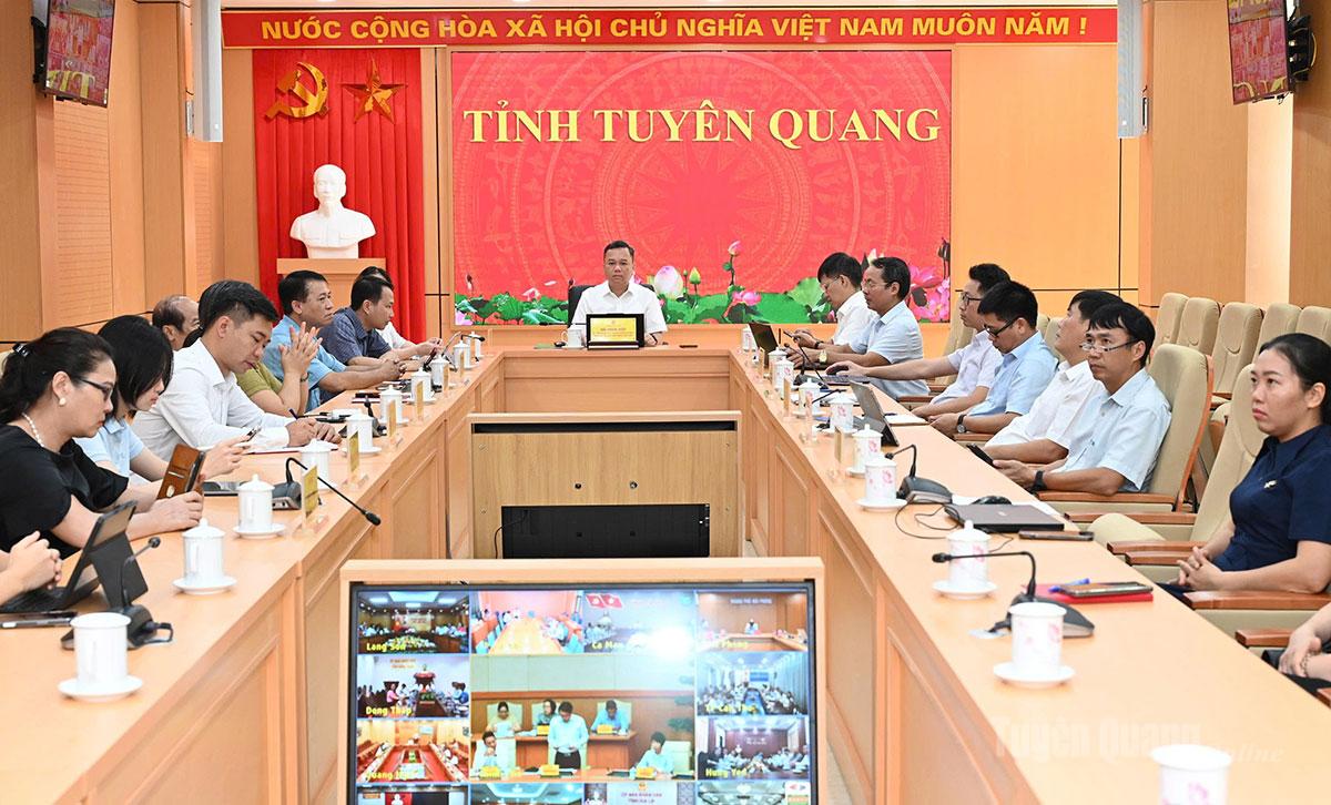 Đồng chí Đỗ Hùng Đức, Uỷ viên BCH Đảng bộ tỉnh, Phó Chủ tịch UBND tỉnh chủ trì tại điểm cầu Tuyên Quang.