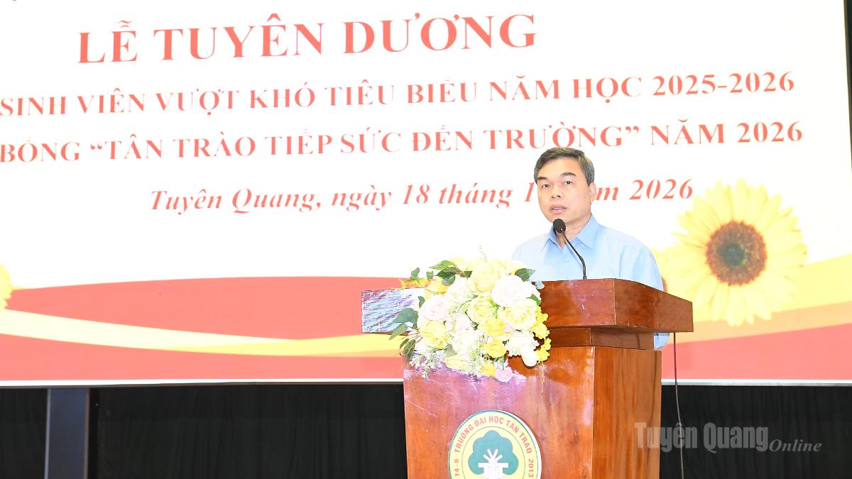 Đồng chí Ma Thế Hồng, Phó Bí thư Tỉnh ủy, Chủ tịch Ủy ban MTTQ Việt Nam tỉnh phát biểu tại buổi lễ.