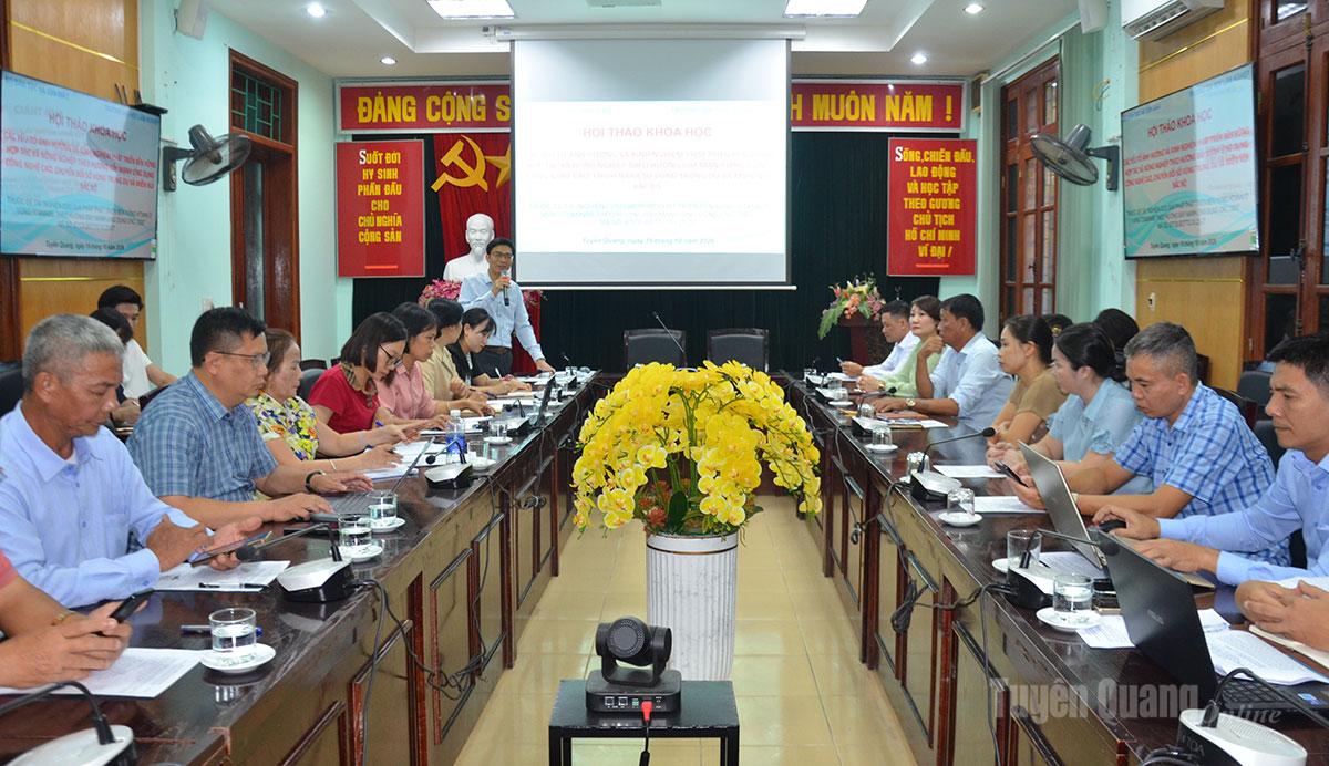 Các đại biểu tham gia hội thảo.
