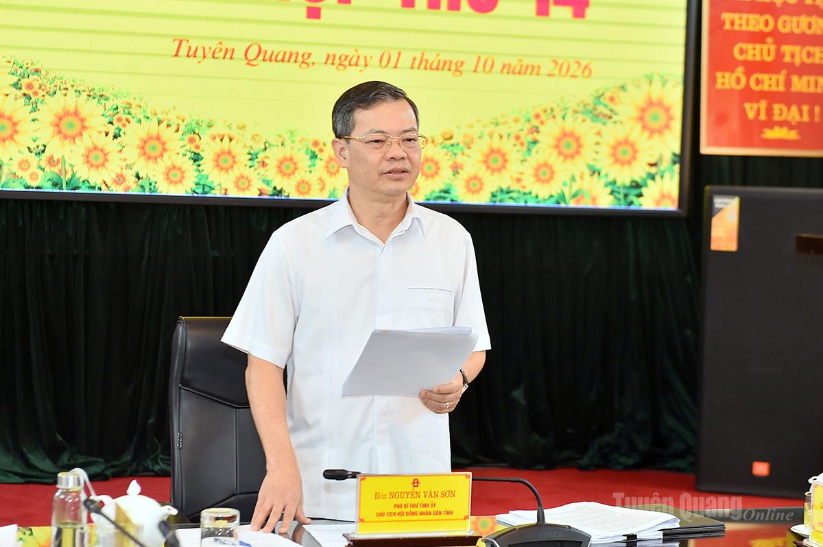 Đồng chí Nguyễn Văn Sơn, Chủ tịch HĐND tỉnh phát biểu kết luận phiên họp.