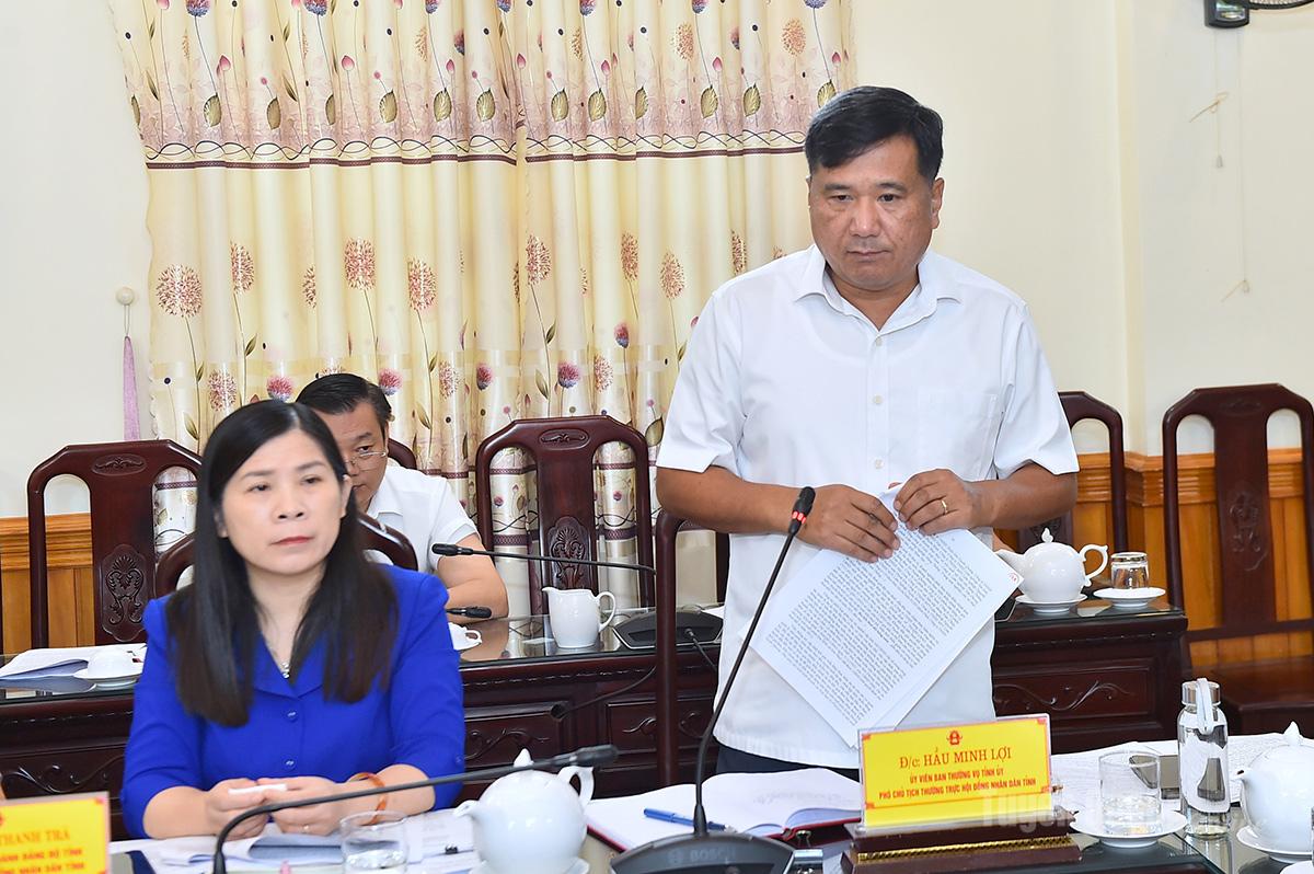 Đồng chí Hầu Minh Lợi, Phó Chủ tịch Thường trực HĐND tỉnh phát biểu ý kiến thảo luận.