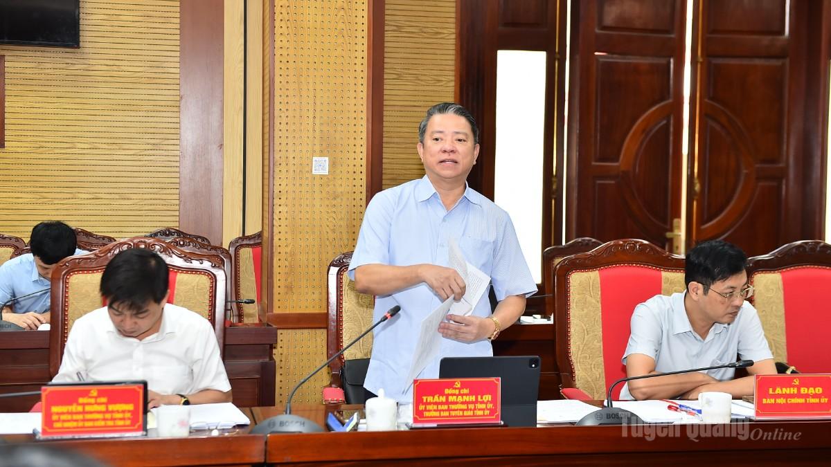 Đồng chí Trần Mạnh Lợi, Trưởng Ban Tuyên giáo phát biểu tại cuôc họp.