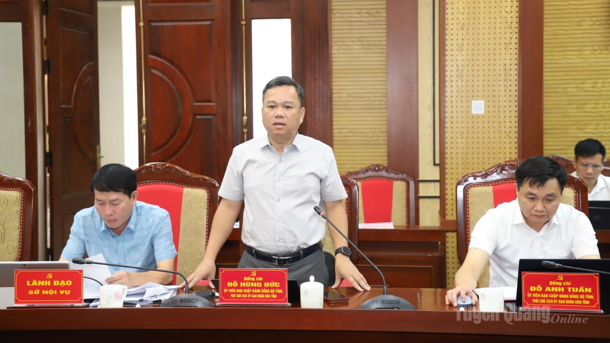 Phó Chủ tịch UBND tỉnh Đỗ Hùng Đức phát biểu tại phiên họp.
