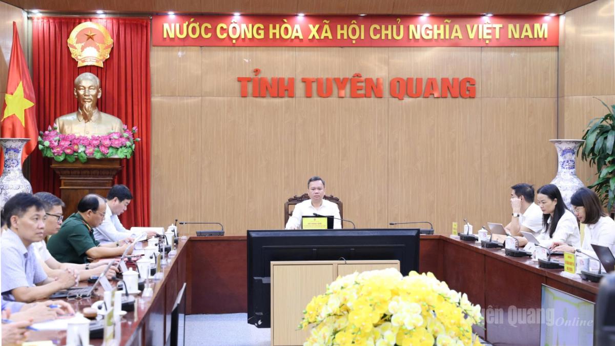 Đồng chí Đỗ Hùng Đức, Uỷ viên BCH Đảng bộ tỉnh, Phó Chủ tịch UBND tỉnh chủ trì tại điểm cầu tỉnh Tuyên Quang.