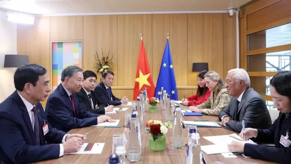 Tổng B&iacute; thư, Chủ tịch nước T&ocirc; L&acirc;m hội đ&agrave;m với Chủ tịch Hội đồng ch&acirc;u &Acirc;u Ant&oacute;nio Costa